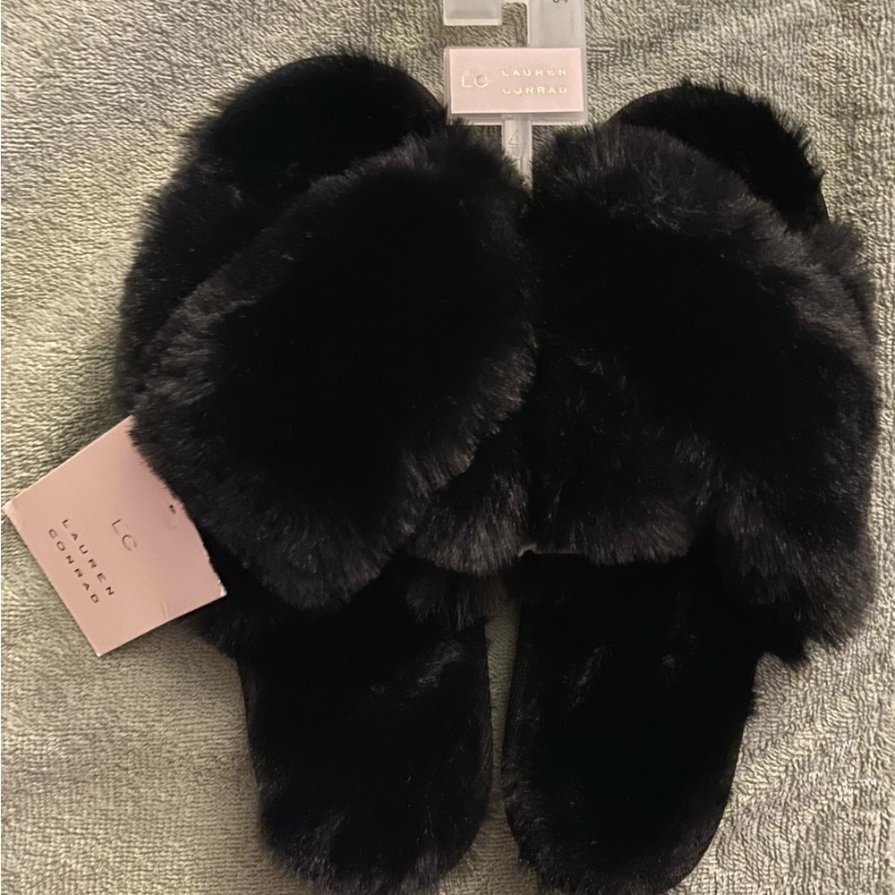 Lauren Conrad, size 6-7 color:black slippers/sandals